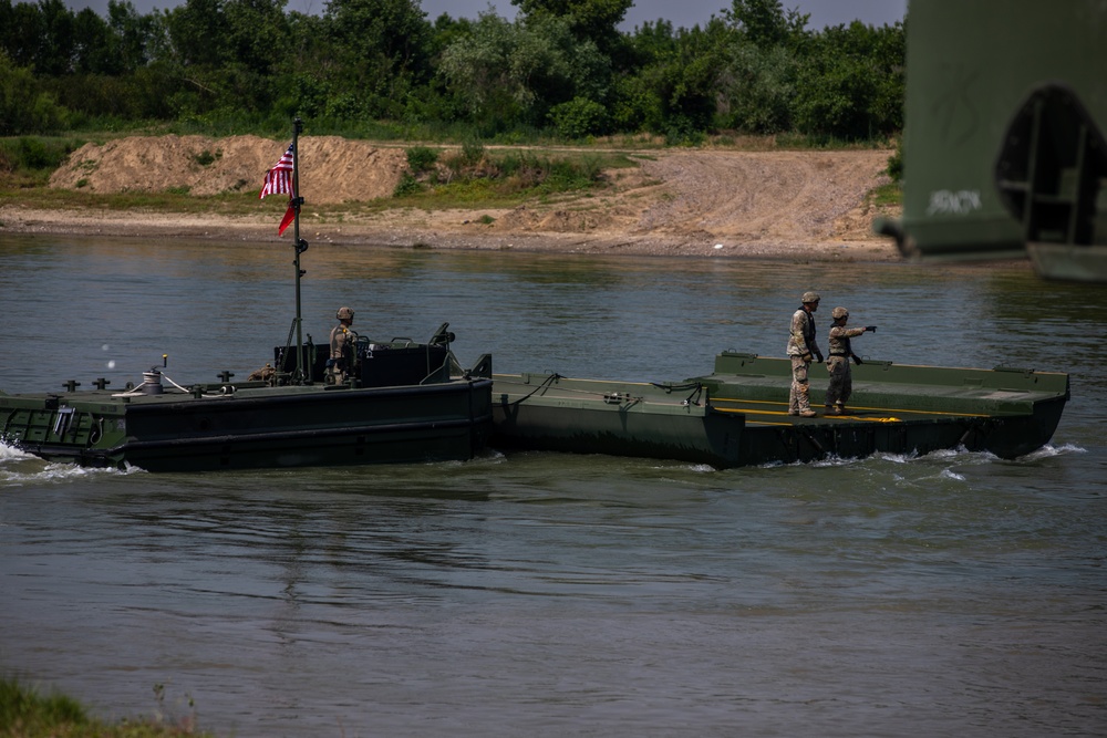 U.S. and Romanian soldiers Conduct Wet Gap Crossing during Saber Guardian 25