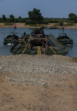 U.S. and Romanian soldiers Conduct Wet Gap Crossing during Saber Guardian 25 [Image 4 of 7]