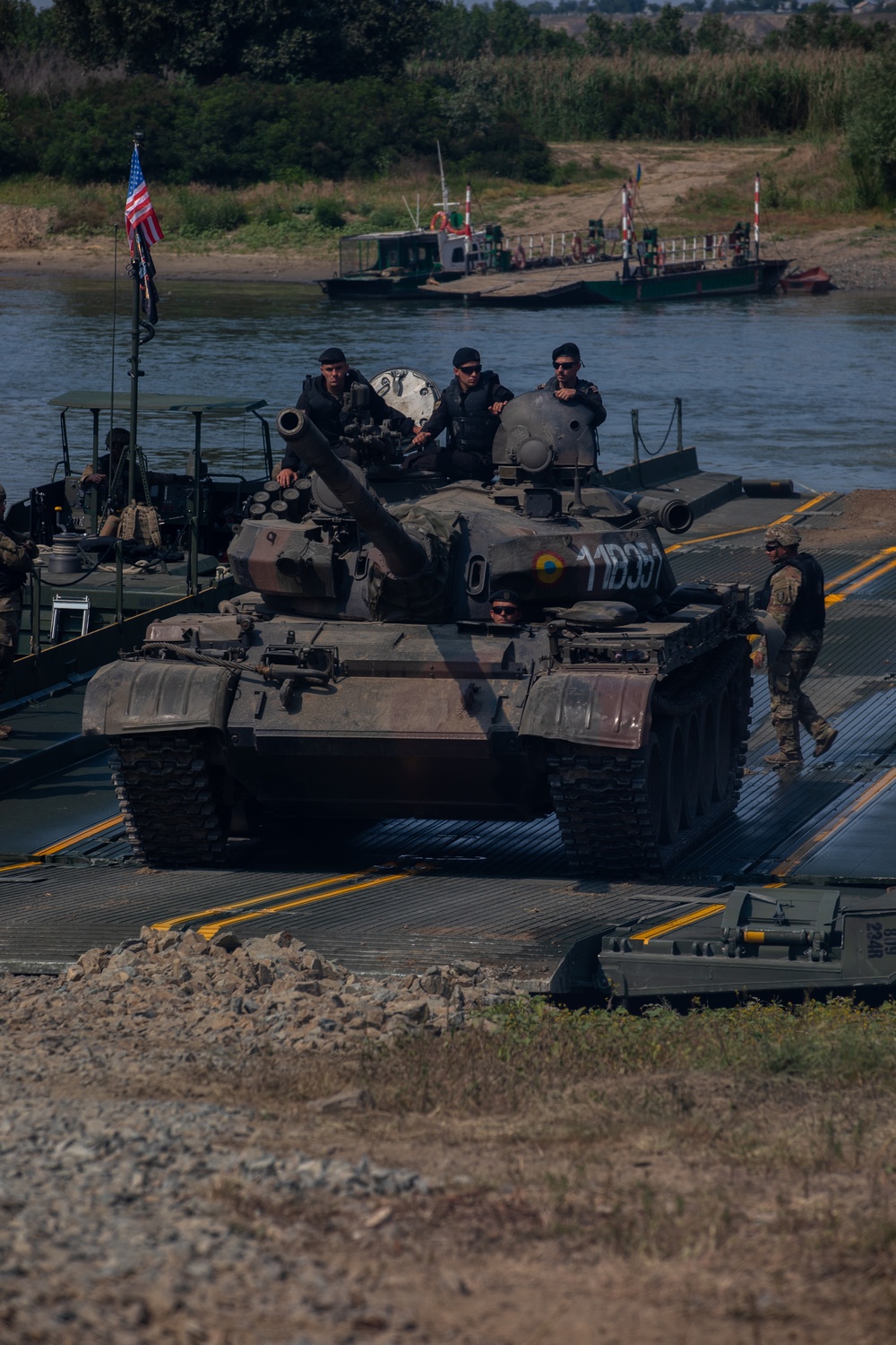 U.S. and Romanian soldiers Conduct Wet Gap Crossing during Saber Guardian 25