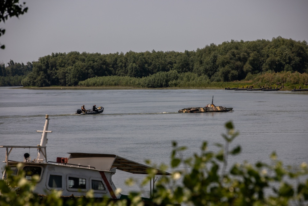 U.S. and Romanian soldiers Conduct Wet Gap Crossing during Saber Guardian 25