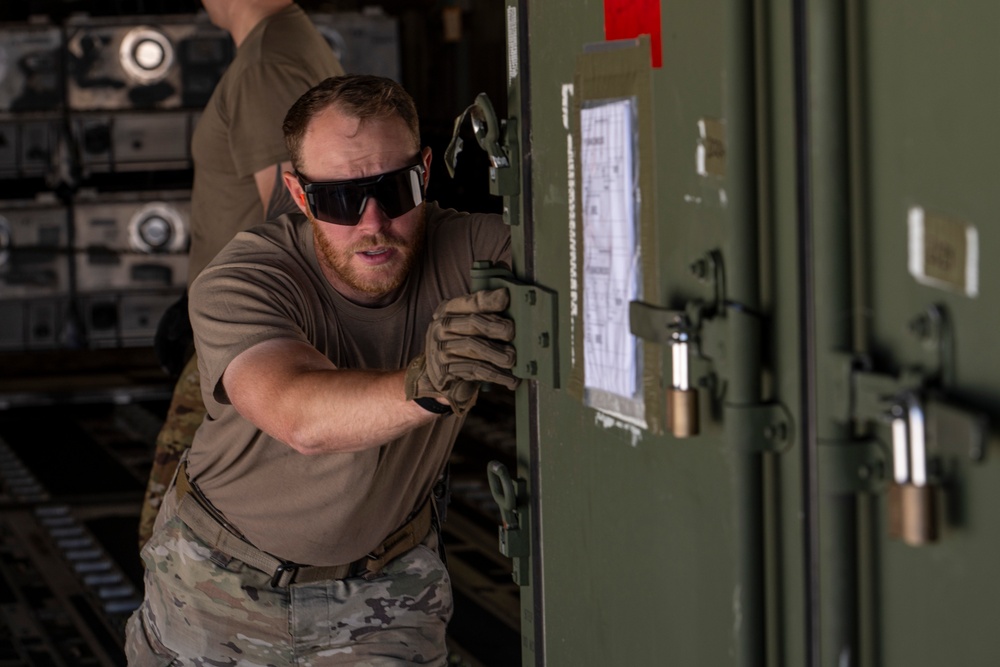 Port Dawgs unload cargo in CENTCOM AOR