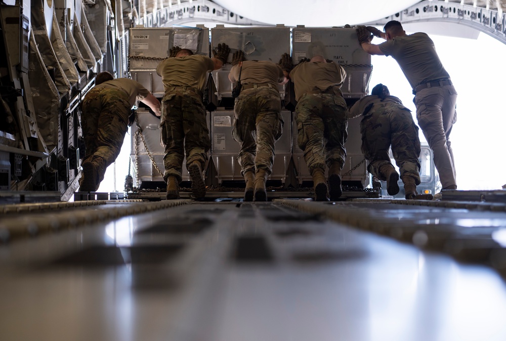 Port Dawgs unload cargo in CENTCOM AOR