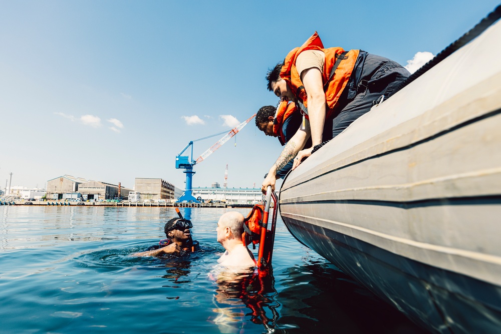 George Washington Conducts Small Boat Exercise