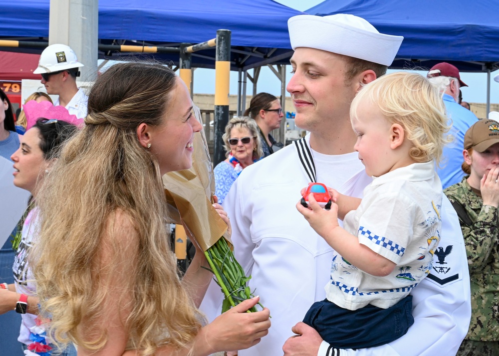USS Oscar Austin returns to NAVSTA Rota