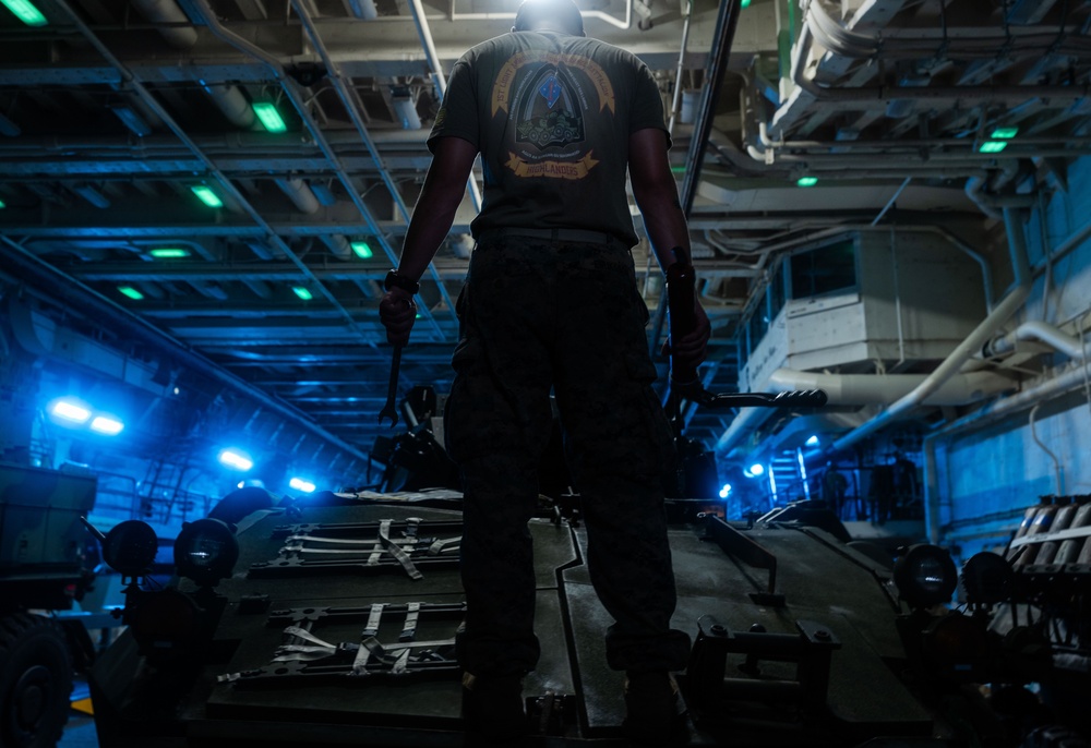 31st MEU | Off-Loading drills aboard USS San Diego