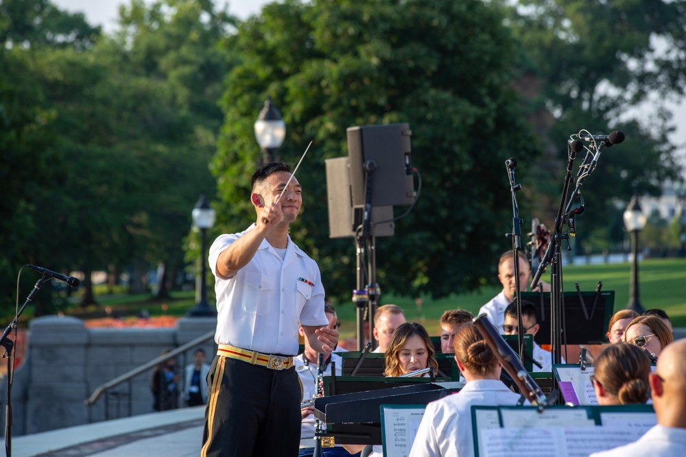 Captain Darren Y. Lin conducts the Marine Band