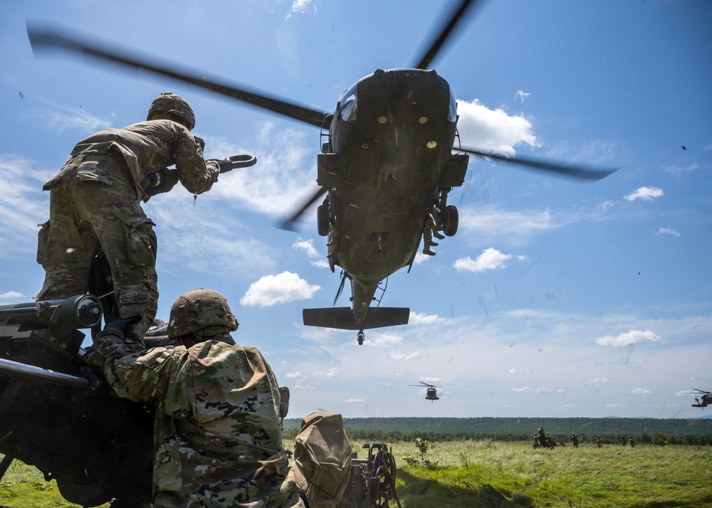 Ark. Artillerymen Conduct Sling Load At Chaffee