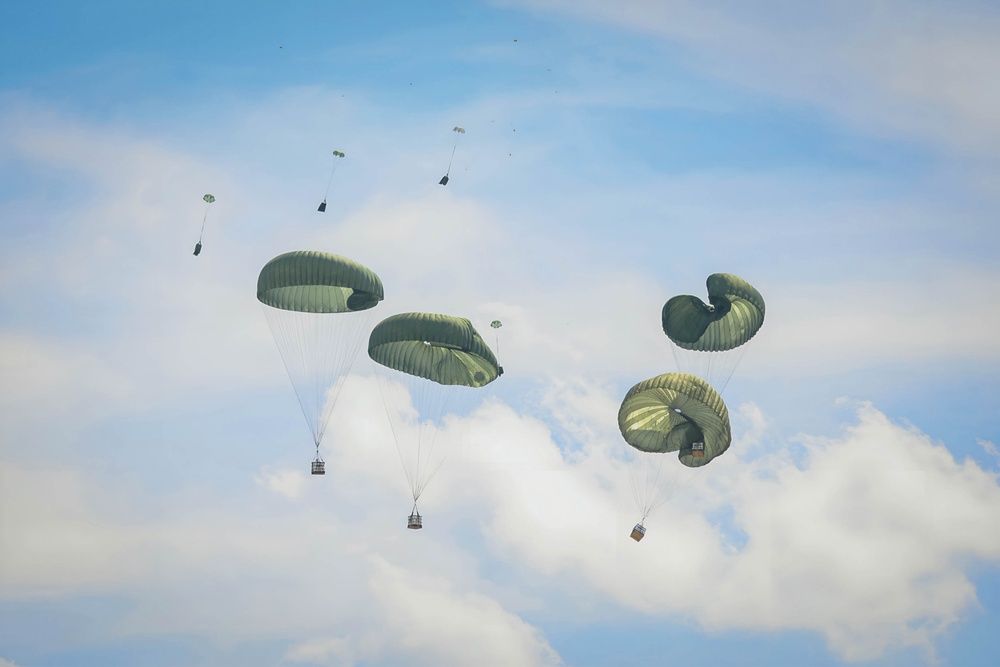 82nd Airborne Division: Airborne Operations (Parachute Drops)