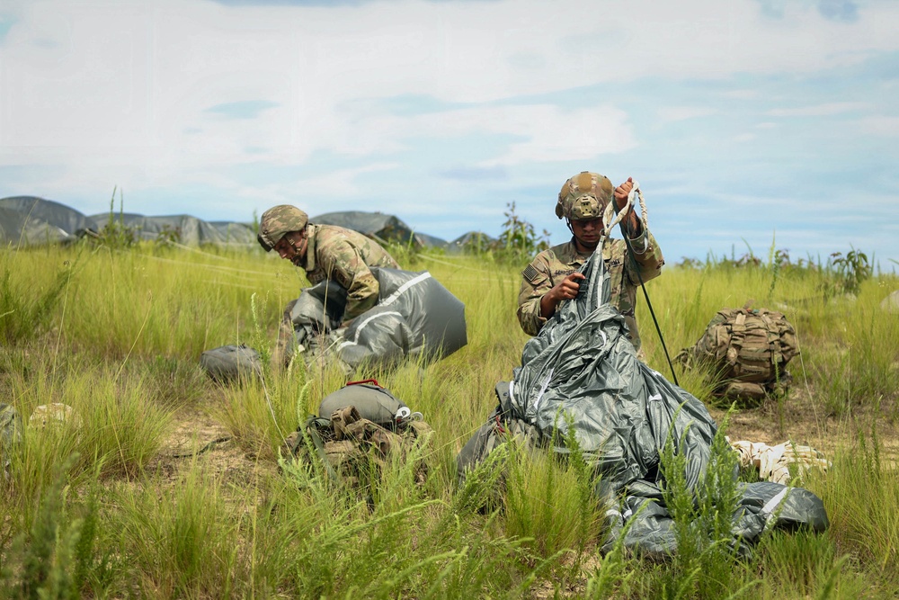 82nd Airborne Division: Airborne Operations (Parachute Drops)