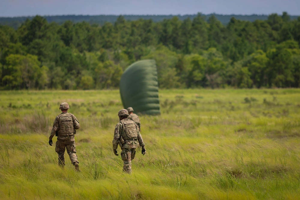 82nd Airborne Division: Airborne Operations (Parachute Drops)