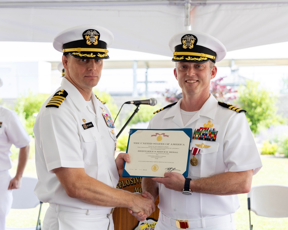 EOD Mobile Unit 2 Holds Change of Command Ceremony
