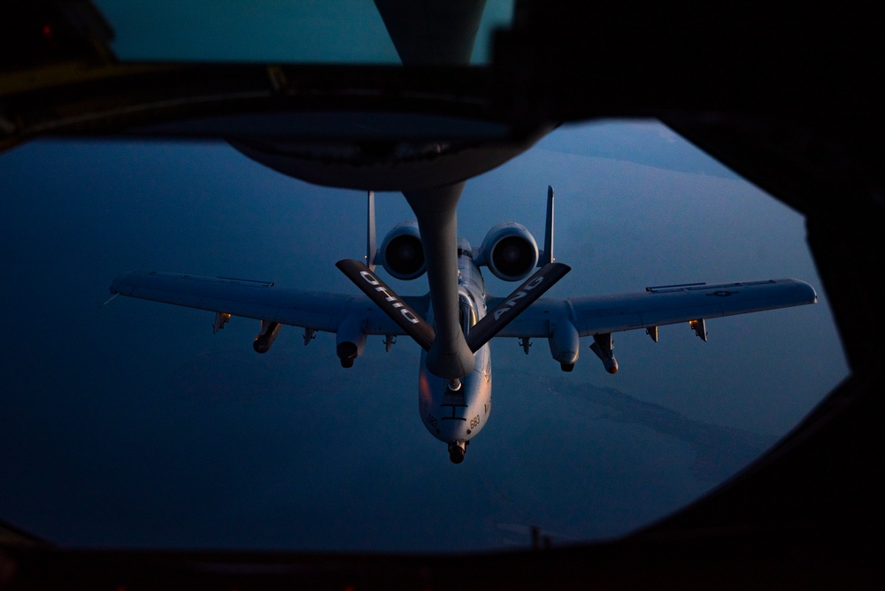 121st Refuels &quot;Warthog&quot; Over the Skies of Virginia