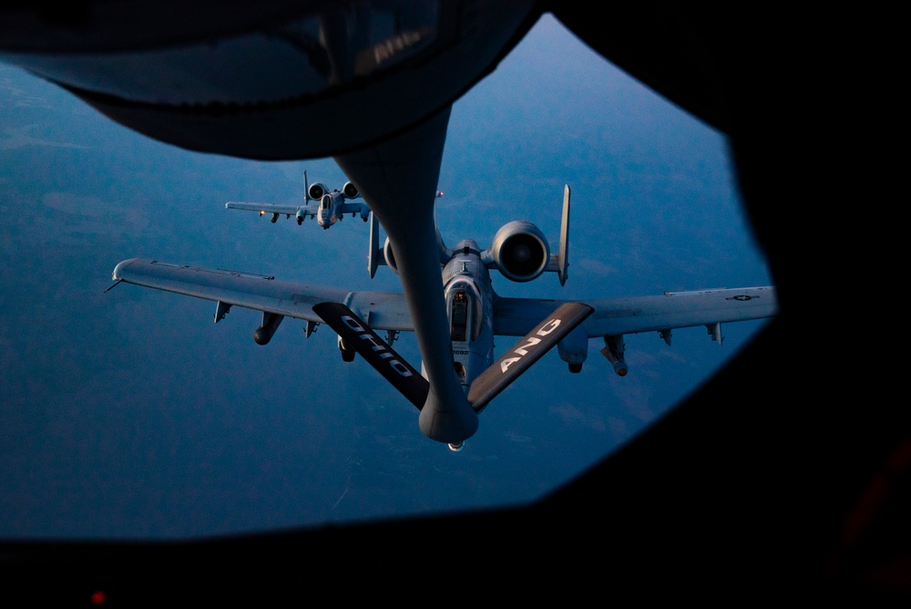 121st Refuels &quot;Warthog&quot; Over the Skies of Virginia