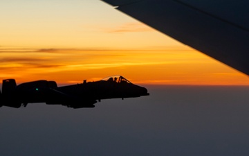 121st refuels &quot;Warthog&quot; over the skies of Virginia