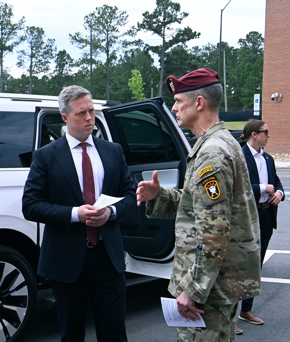 Top Army Leaders Visit U.S. Army John F. Kennedy Special Warfare Center and School