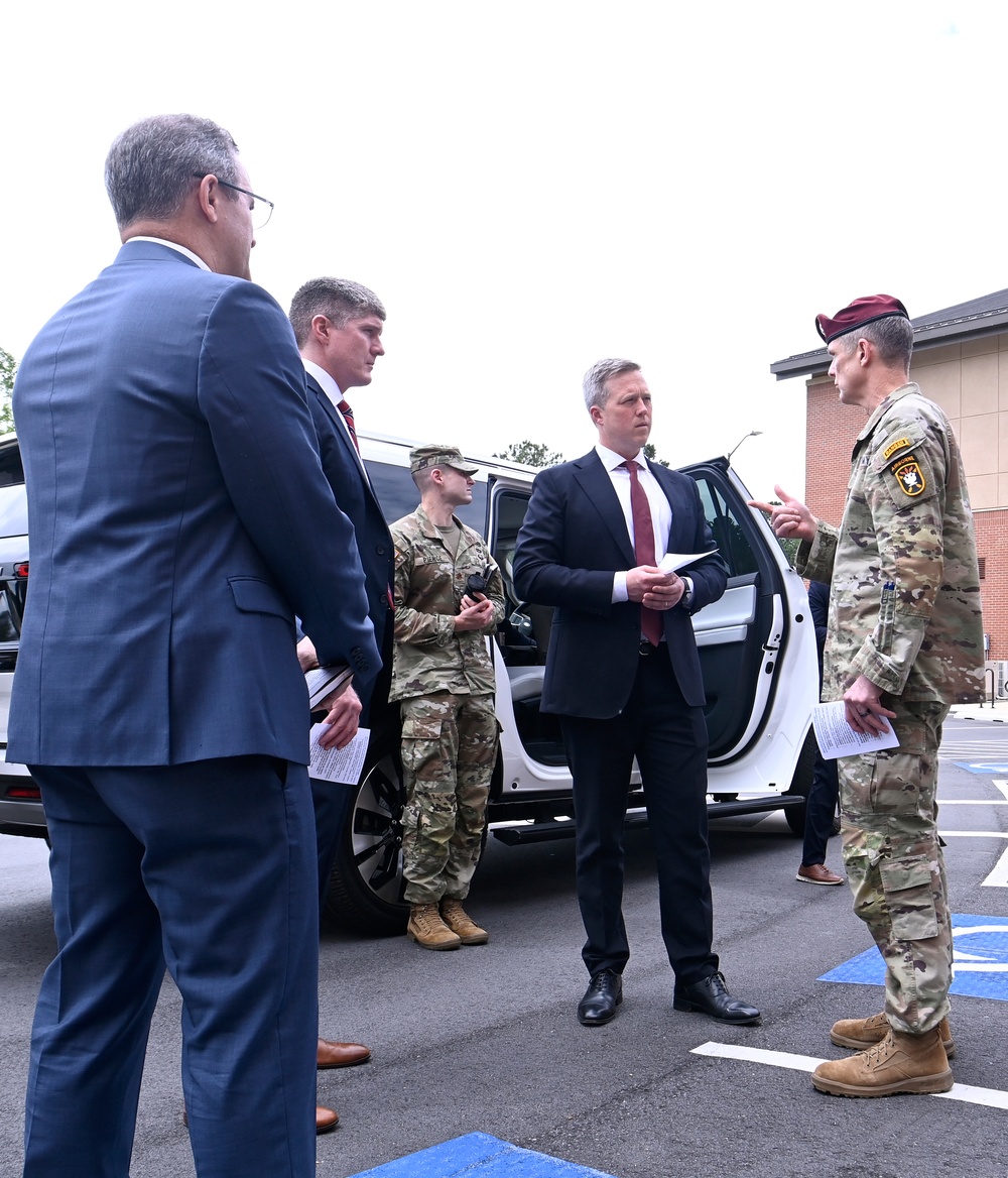 Top Army Leaders Visit U.S. Army John F. Kennedy Special Warfare Center and School
