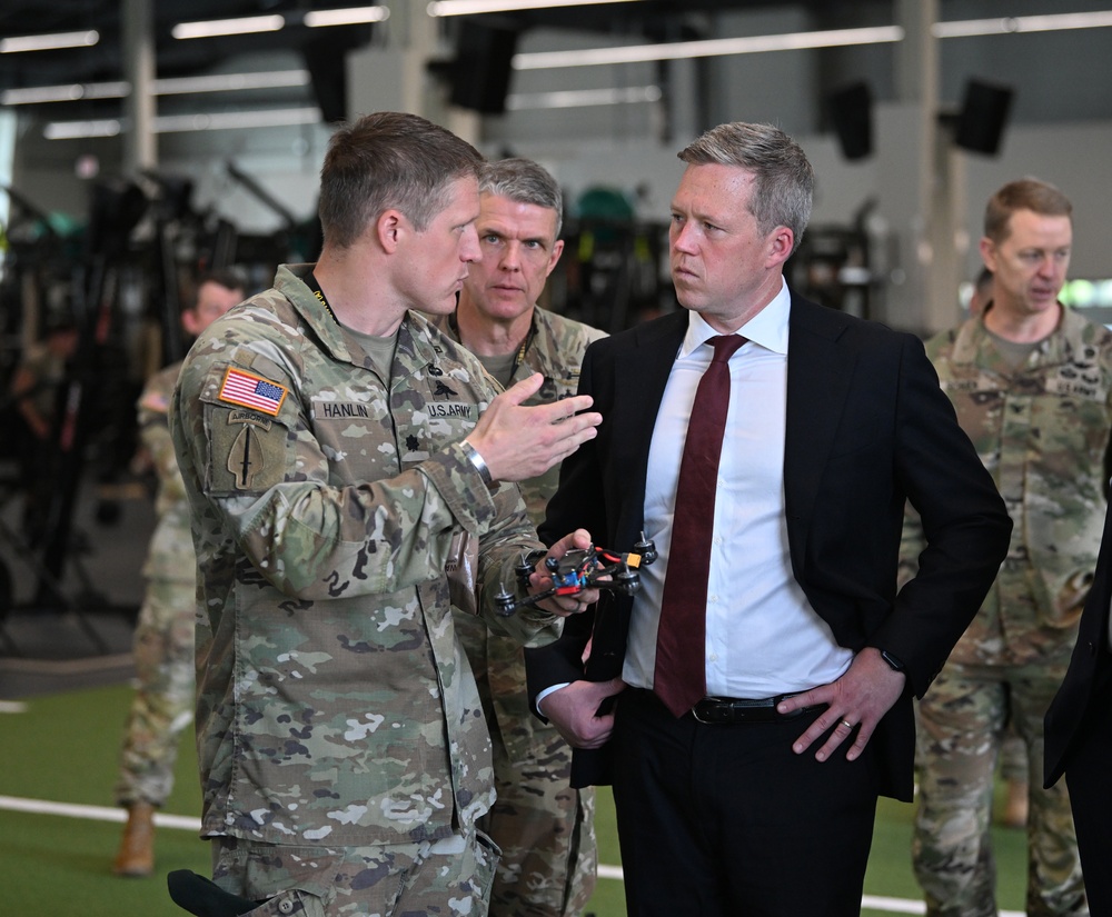 Top Army Leaders Visit U.S. Army John F. Kennedy Special Warfare Center and School
