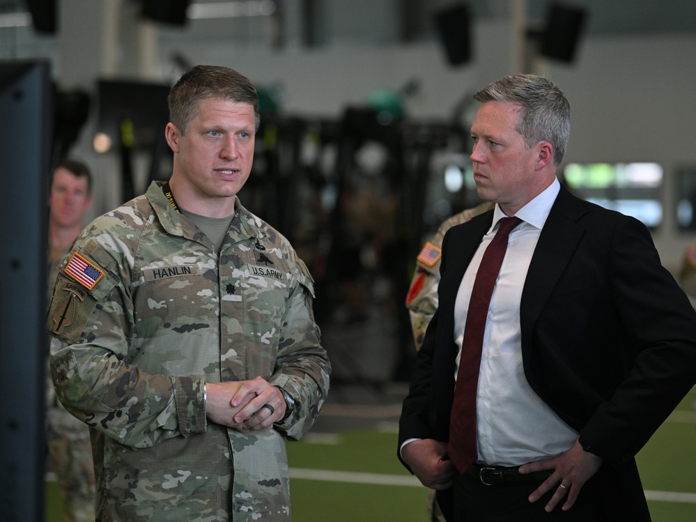 Top Army Leaders Visit U.S. Army John F. Kennedy Special Warfare Center and School