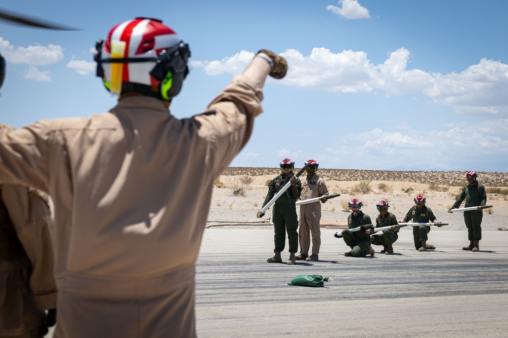 HMLA 773 conducts flight and FARP operations
