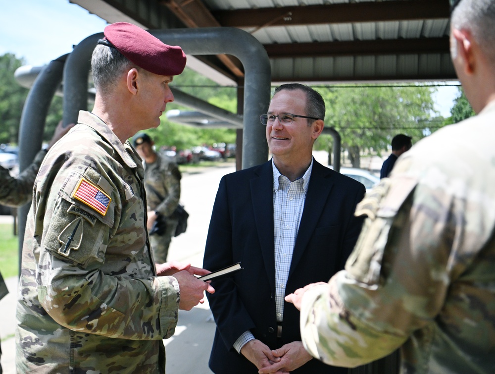 Top Defense Department Official Visit the U.S. Army JFK SApecial Warfare Center and School