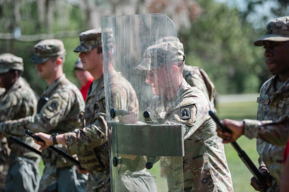 Guardsmen train with FL Department of Corrections