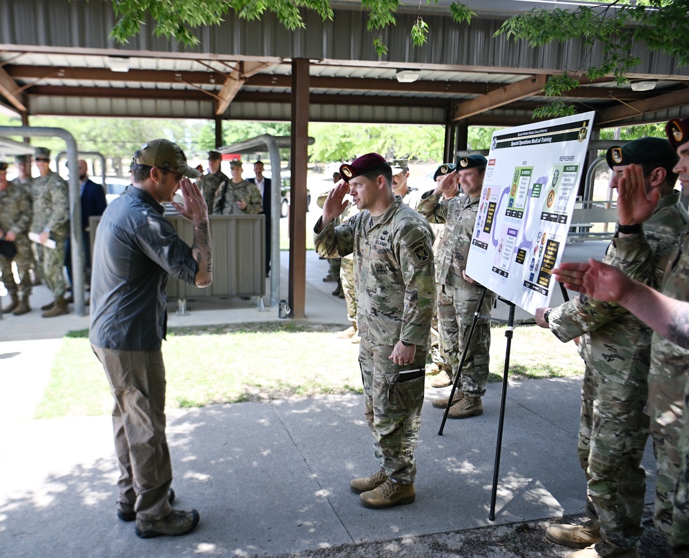 Top Defense Department Official Visit the U.S. Army JFK SApecial Warfare Center and School