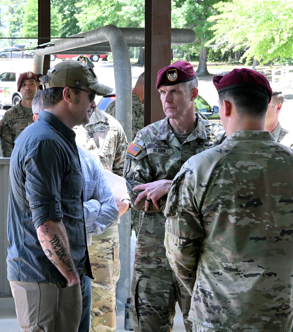 Top Defense Department Official Visit the U.S. Army JFK SApecial Warfare Center and School