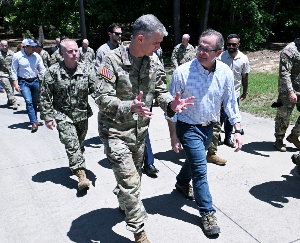Top Defense Department Official Visit the U.S. Army JFK SApecial Warfare Center and School