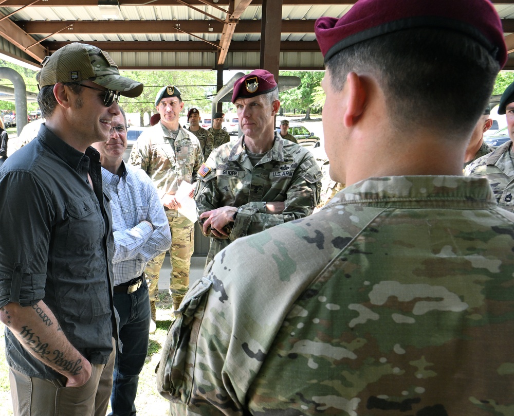 Top Defense Department Official Visit the U.S. Army JFK SApecial Warfare Center and School