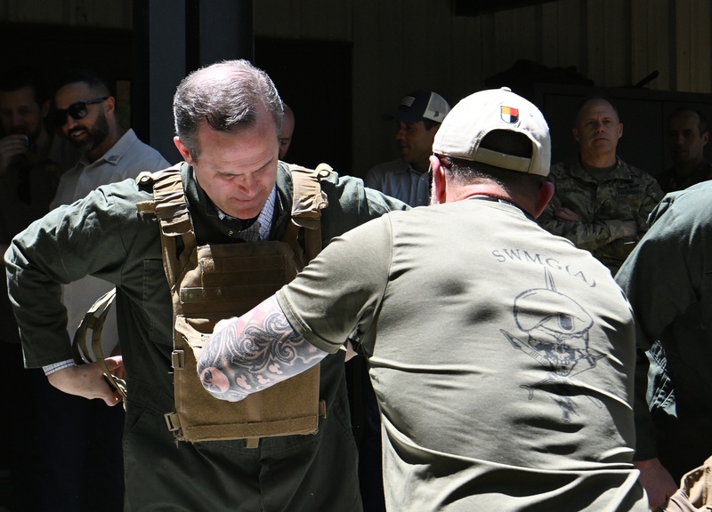 Top Defense Department Official Visit the U.S. Army JFK SApecial Warfare Center and School