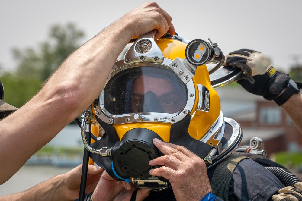The Buffalo District Dive Team Visits Vermilion