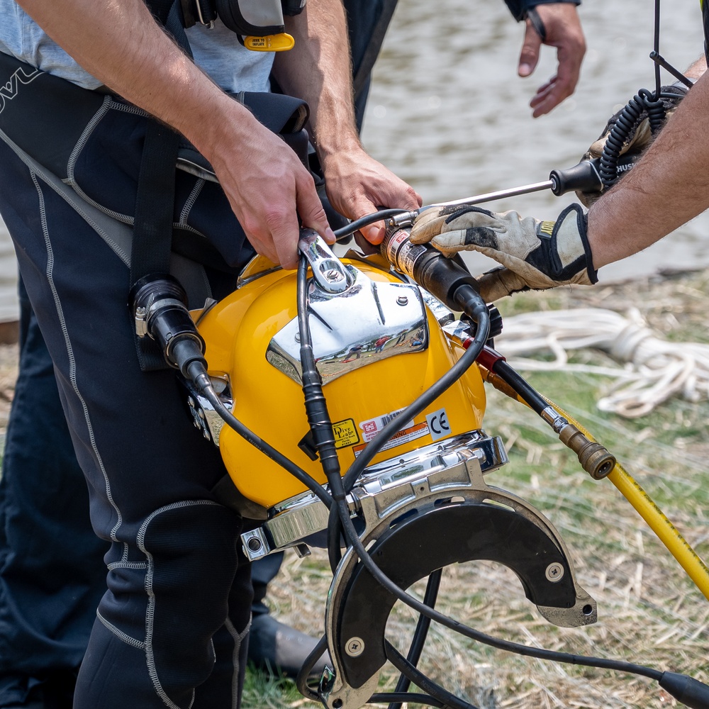 The Buffalo District Dive Team Visits Vermilion