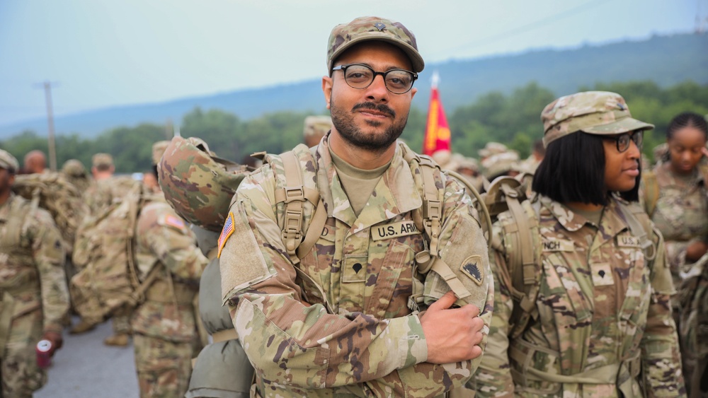 1946th Finance Company Company participates in Foot March