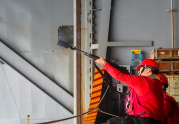 George Washington Conducts a Connected Replenishment