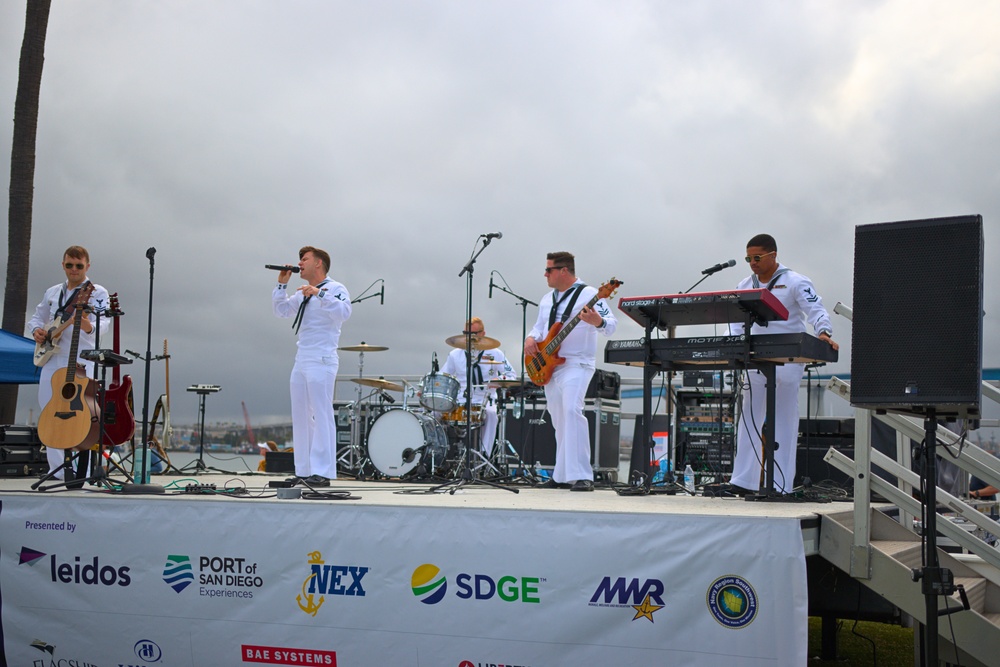 Navy Band Southwests Popular Music Group performs at 38th Navy Bay Bridge Run/Walk.
