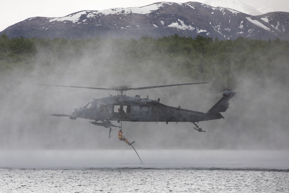 AKANG aviators, Guardian Angels showcase helocast capabilities