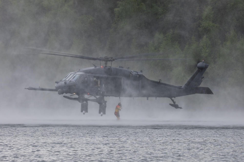 AKANG aviators, Guardian Angels showcase helocast capabilities