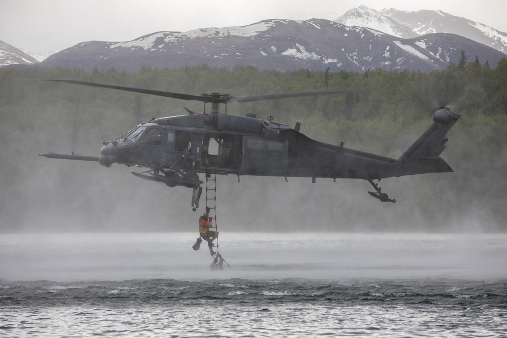 AKANG aviators, Guardian Angels showcase helocast capabilities