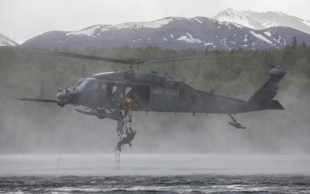 AKANG aviators, Guardian Angels showcase helocast capabilities