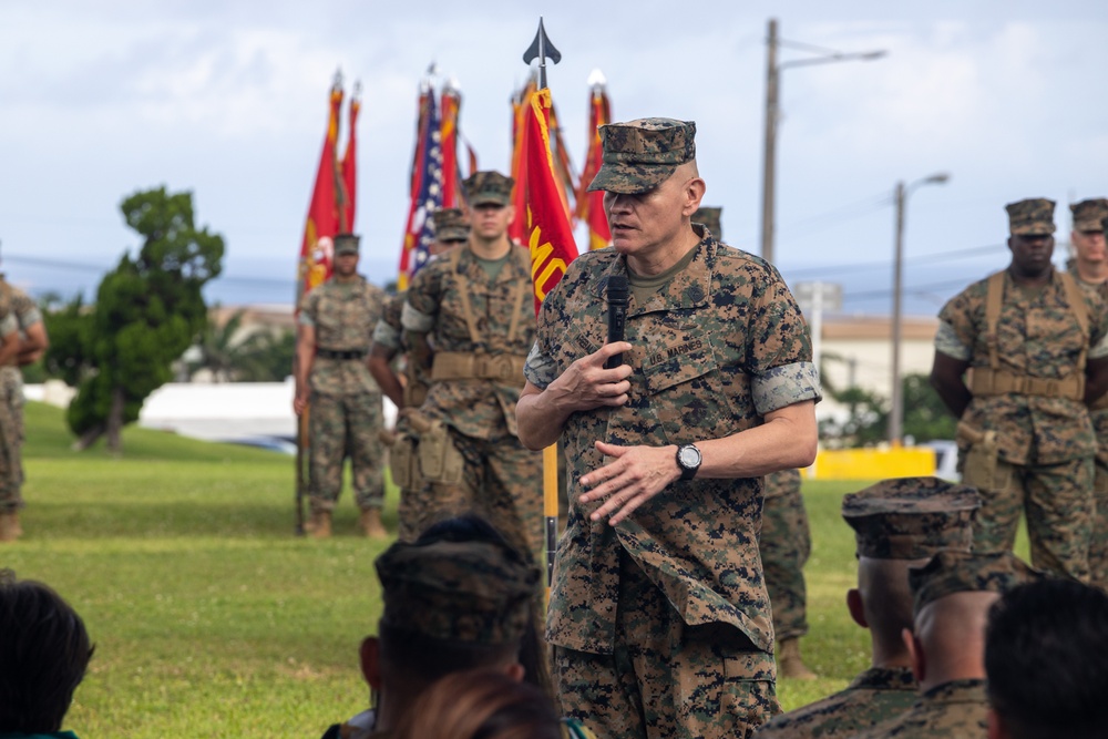 Sgt. Maj. Arebalo relinquishes post during 1st MAW relief and appointment