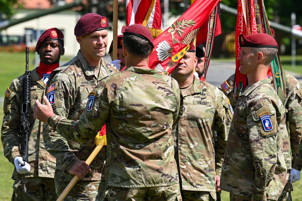 4-319th AFAR, 173rd Airborne Brigade Change of Command