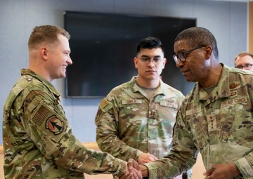 USTRANSCOM Commander visits Osan