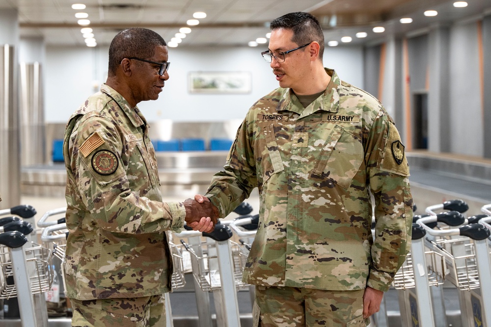 USTRANSCOM Commander visits Osan