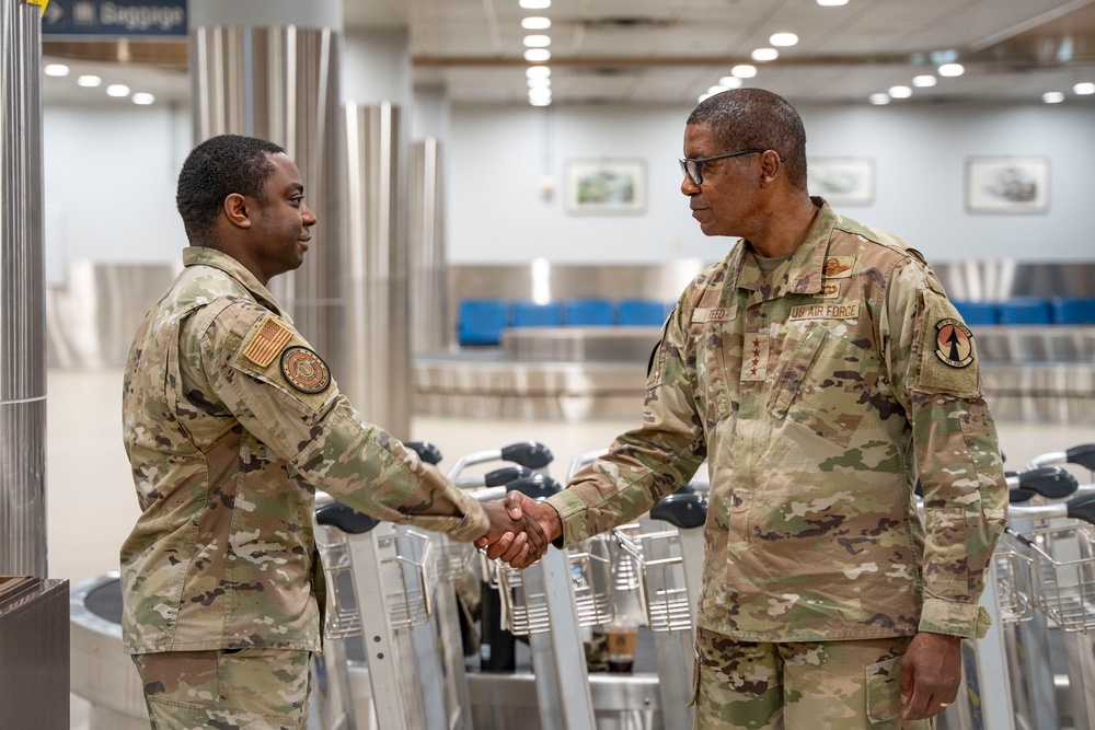 USTRANSCOM Commander visits Osan