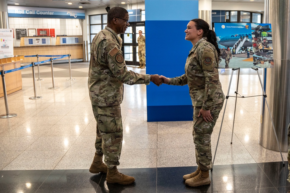 USTRANSCOM Commander visits Osan