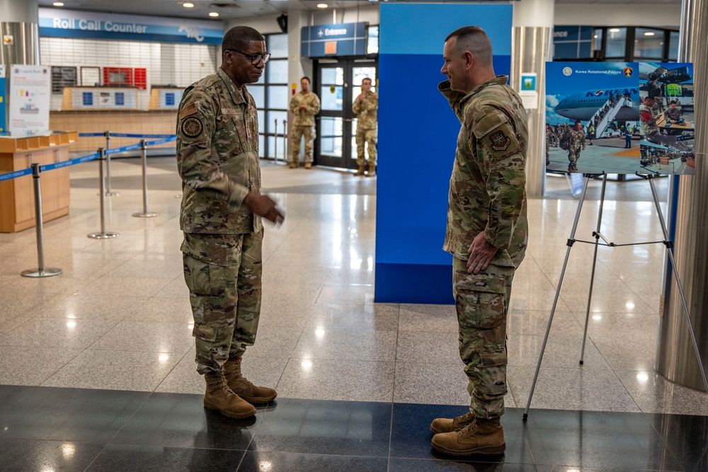 USTRANSCOM Commander visits Osan