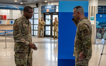 USTRANSCOM Commander visits Osan