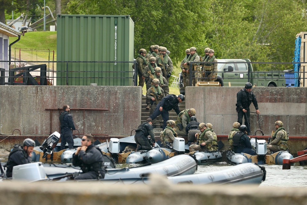 U.S. Marines, Portuguese Forces Execute Amphibious Raid - BALTOPS25