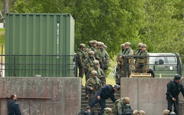 U.S. Marines, Portuguese Forces Execute Amphibious Raid - BALTOPS25