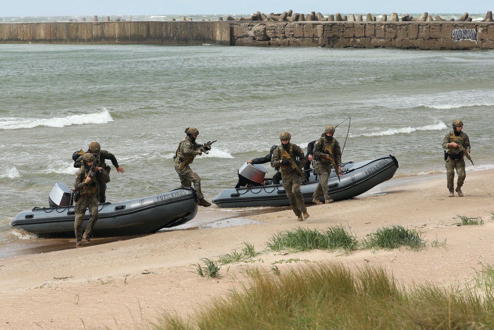 U.S. Marines, Portuguese Forces Execute Amphibious Raid - BALTOPS25